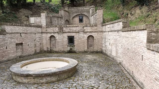 Fonte dei Poeti - Image 1