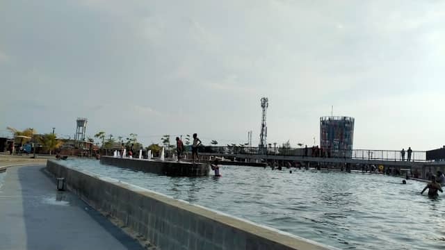 Pantai pasir sari - Image 1