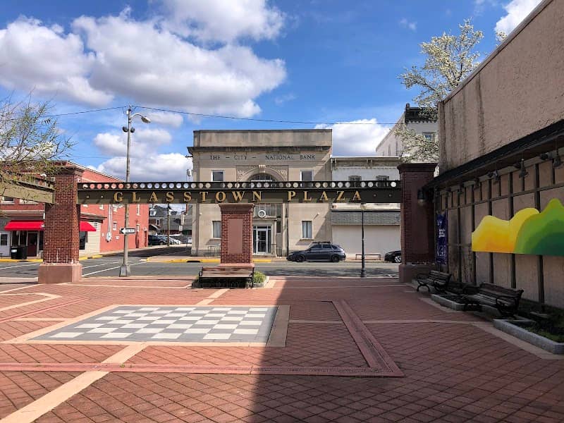 Glasstown Plaza - Image 1