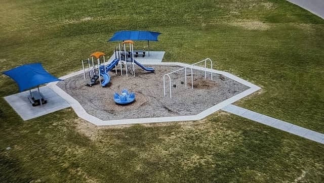 Country Lakes Park - Image 2