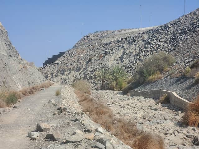 Dam view - Image 1