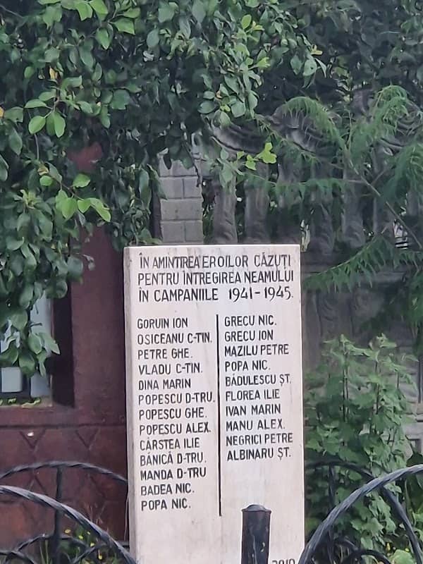 Monumentul Eroilor comunei Crăpăturile - al II-lea război mondial - Image 2