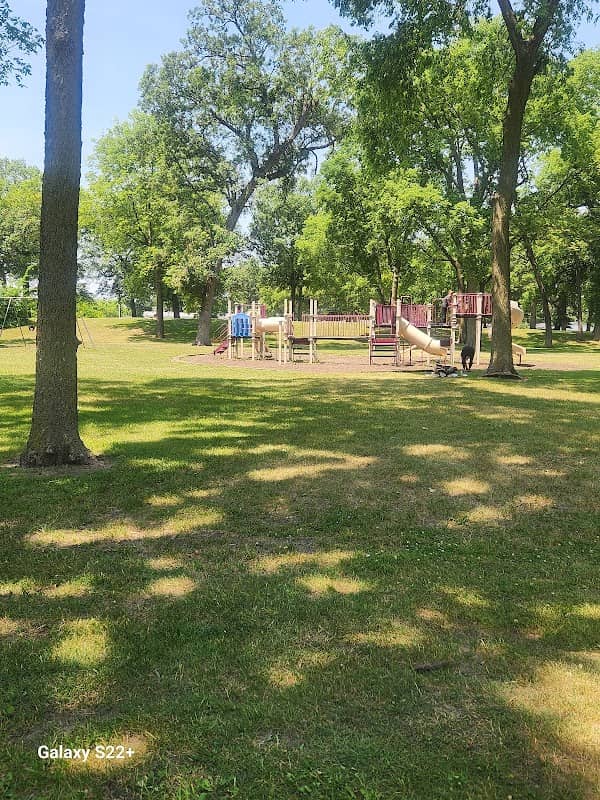 South Island Park - Image 1