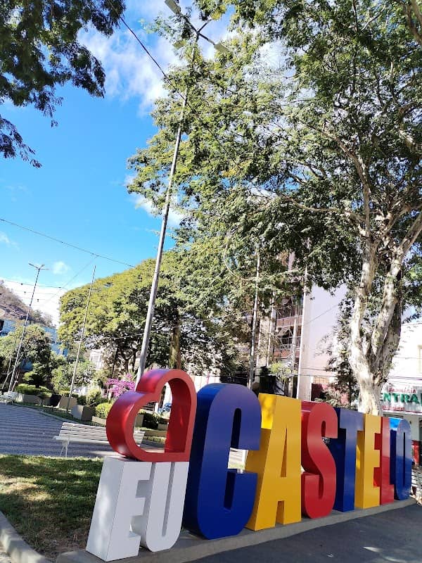 Monumento "Eu amo Castelo". - Image 1