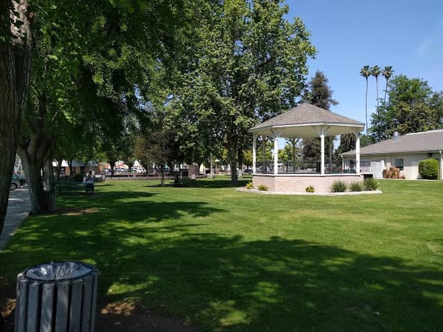 Selma Park - Image 1