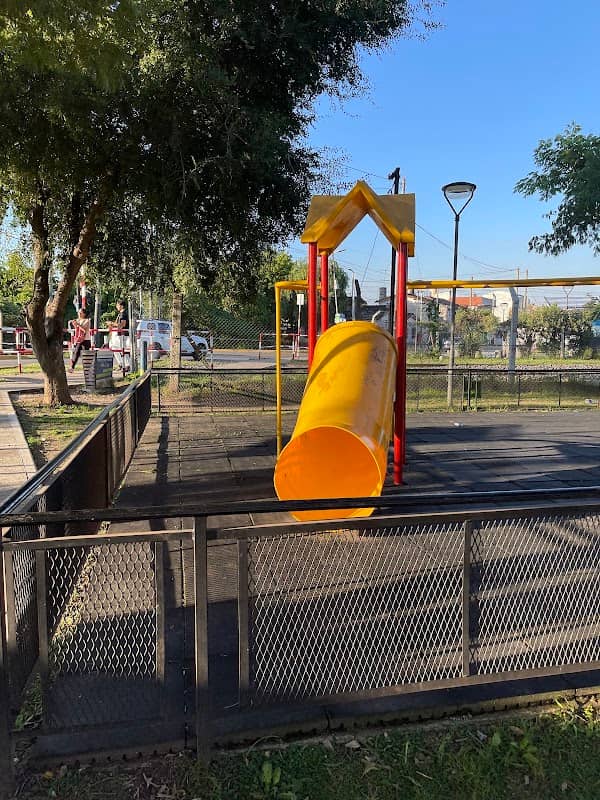 Plaza Remedios de Escalada - Image 1