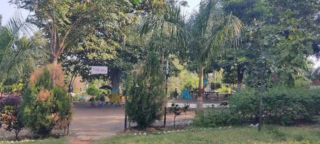 public garden - Image 1