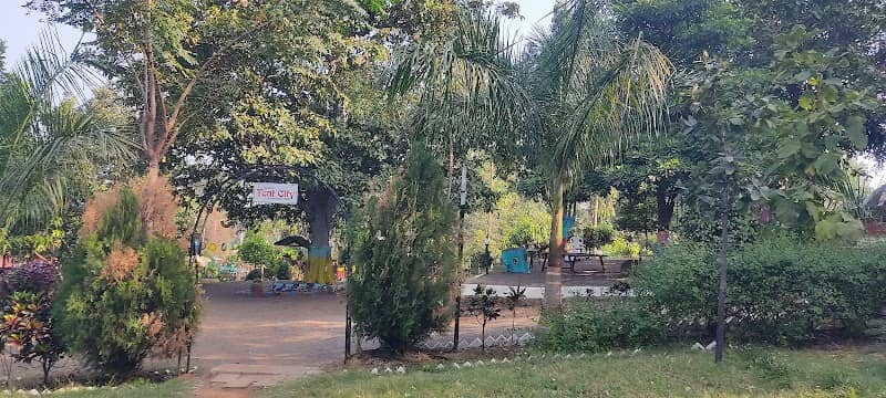 public garden - Image 1
