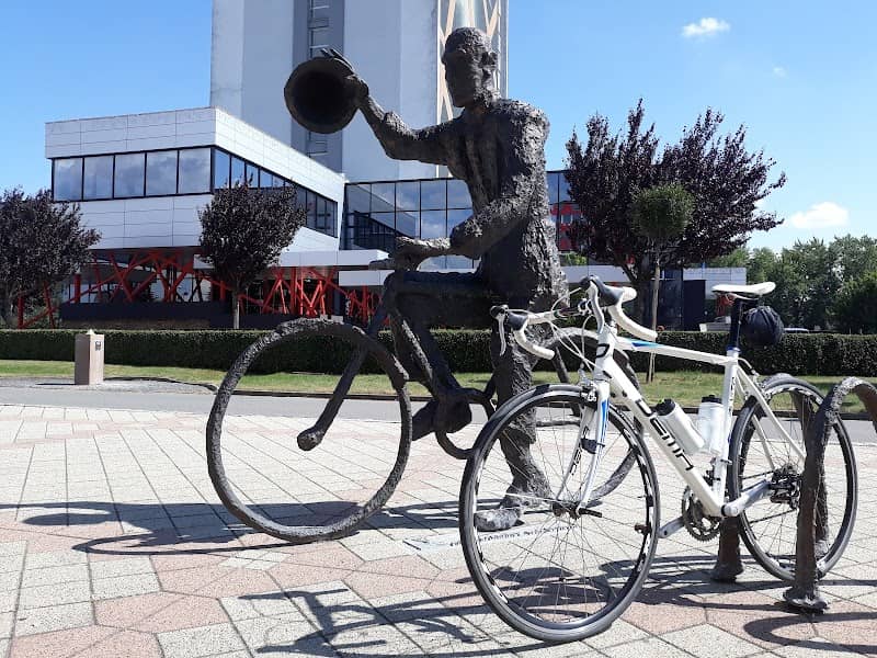 Socha muža na bicykli - Image 2