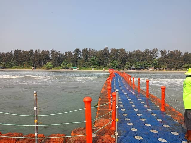 Floating Bridge, Muzhappilangad Beach - Image 1