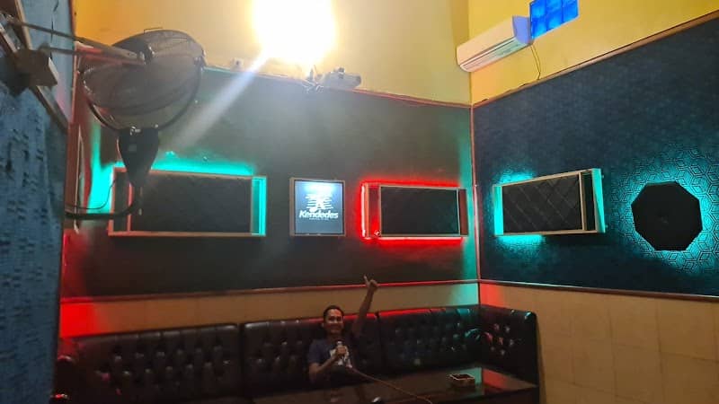 Kendedes Cafe Dan Karaoke - Image 2