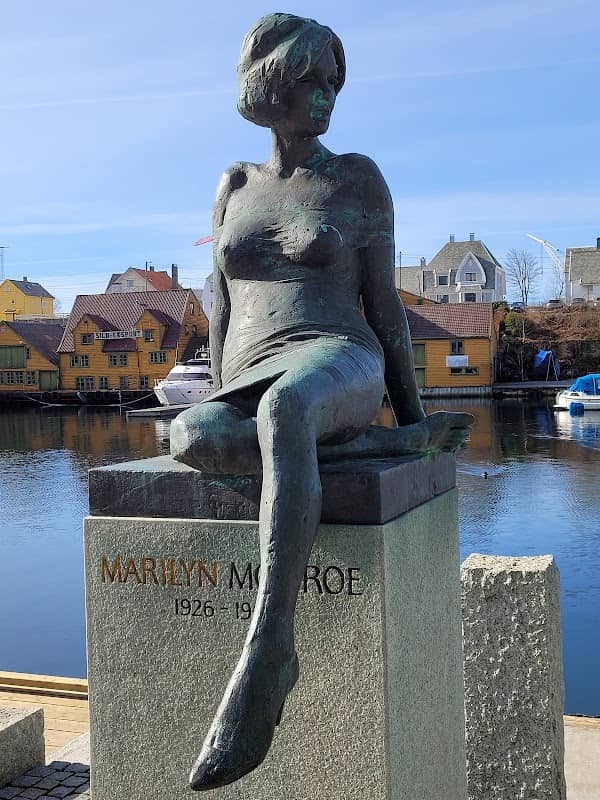 Marilyn Monroe Statue - Image 2
