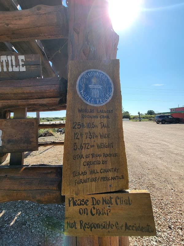 World's Largest Cedar Rocker - Image 2