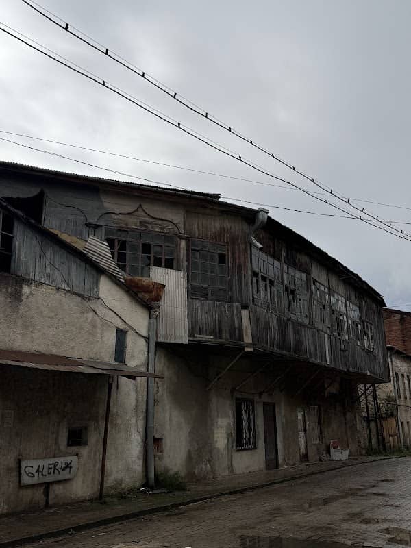 Old house - Image 2