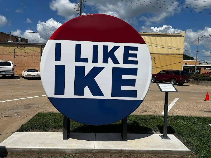 World's Largest I Like Ike Button - Image 1