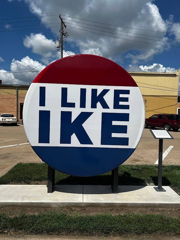 World's Largest I Like Ike Button - Image 2