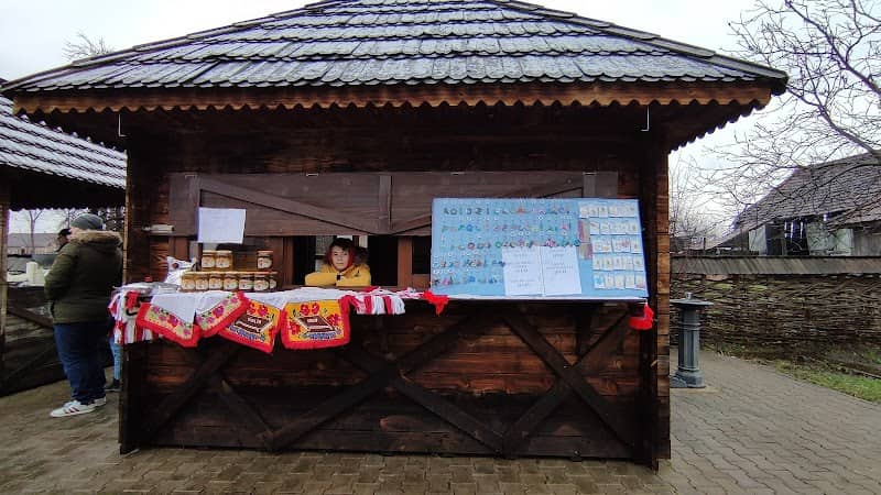 Piață de artizanat și produse tradiționale - Image 1