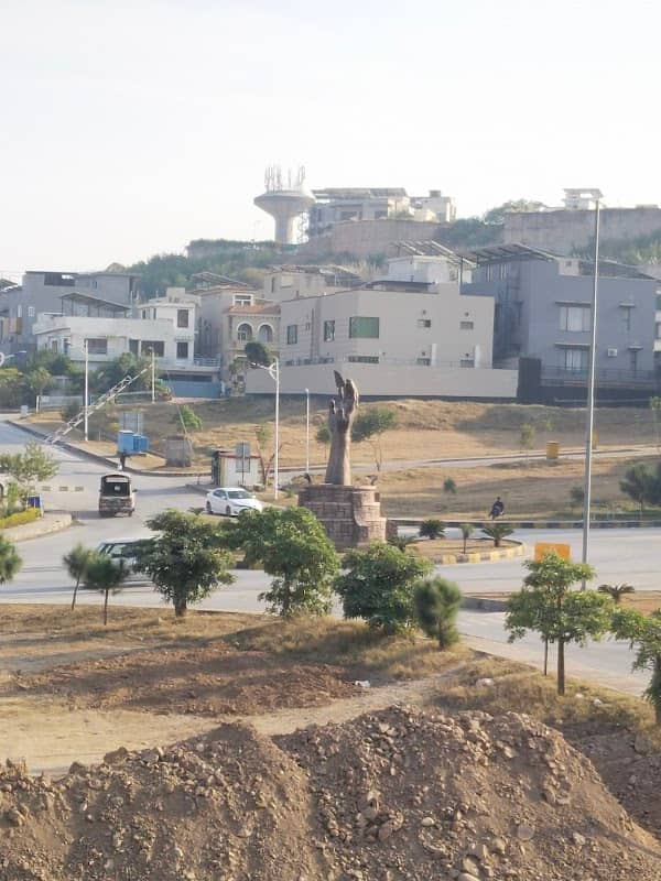 Overseas Enclave 6 Park - Image 2