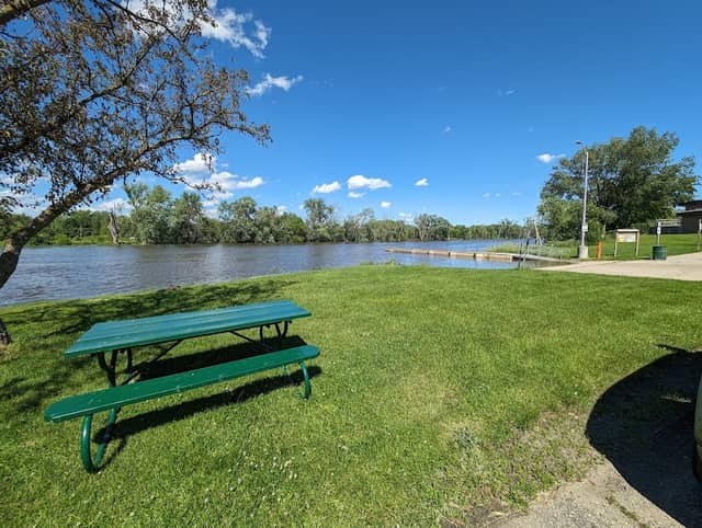 Jefferson City Municipal Boat Launch- Downstream - Image 1