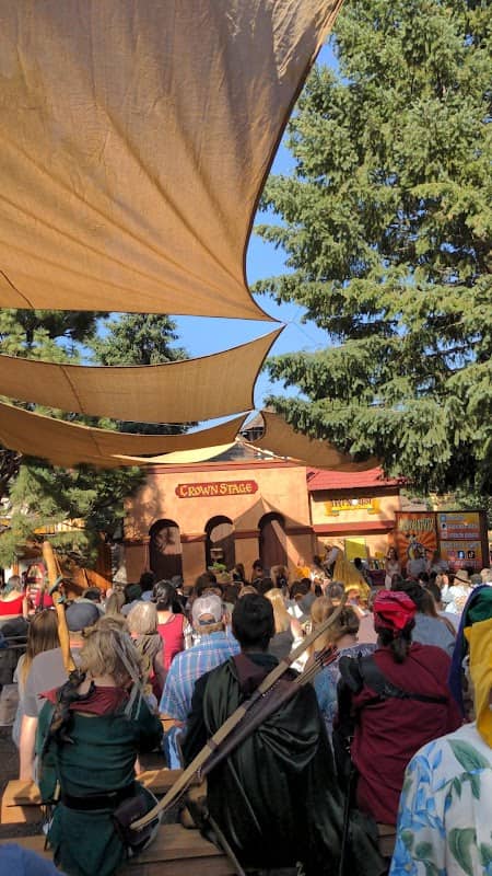 Crown stage - Image 2