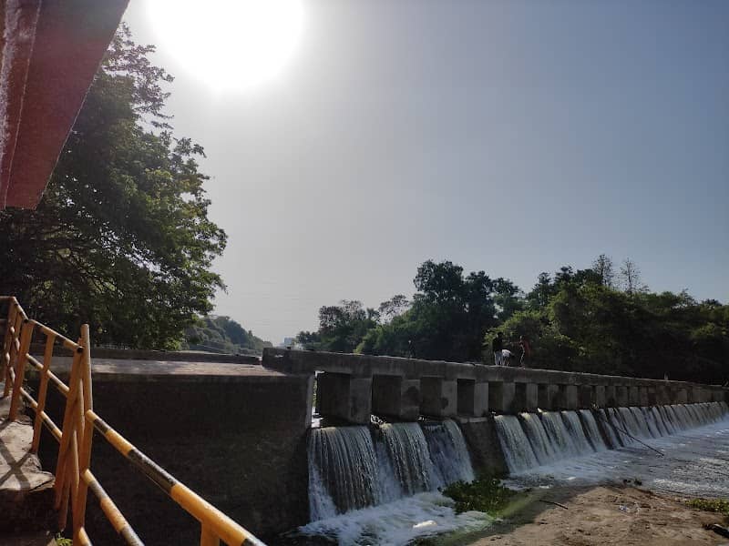 Fountain at Thergaon Boat Club... - Image 1