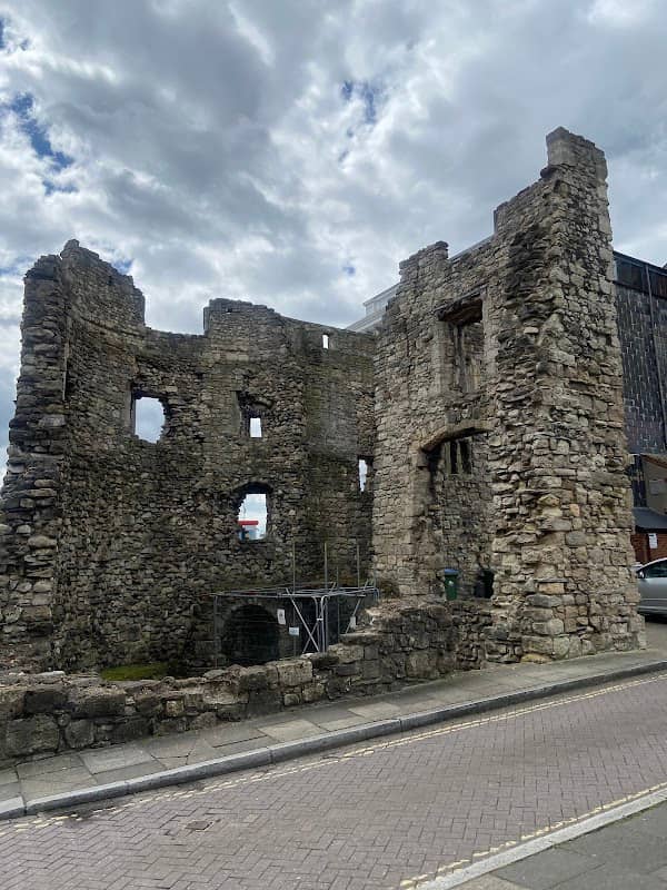 The Watergate ruin - Image 1