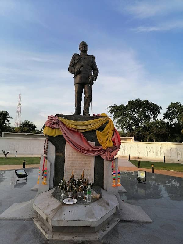 Sarit Thanarat Monument - Image 2