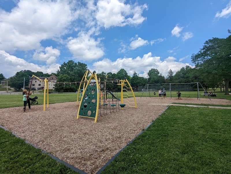 Valley Court Park - Image 3