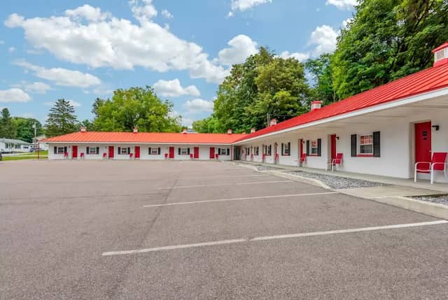 Econo Lodge Saint Albans - Image 3