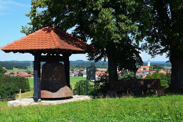 Alte Kirchenglocke der Gemeinde Antdorf - Image 1