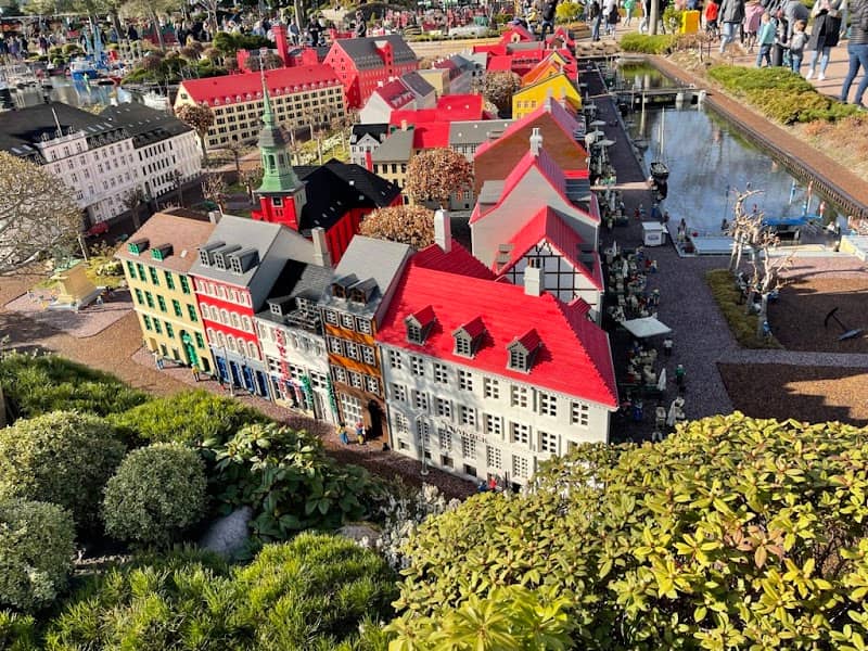 LEGO Miniland - Image 1