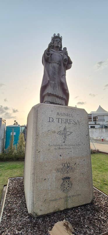 Estátua de D. Teresa - Image 1
