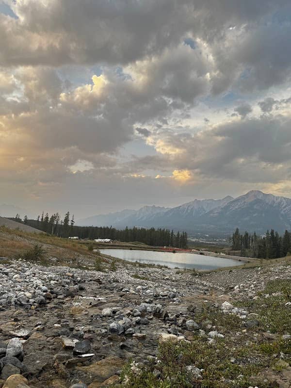 Three Sisters Peak view point - Image 3