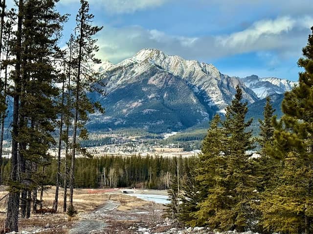 Three Sisters Peak view point - Image 1