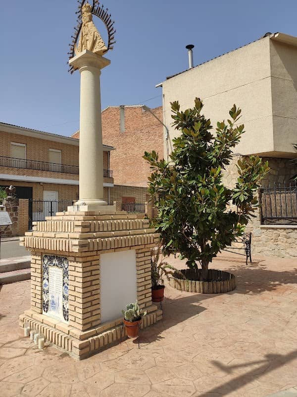 Monumento a la Virgen de la Cabeza - Image 2