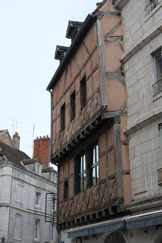 Chalon-sur-Saône, Place du Châtelet 16 - Historisches Fachwerkhaus - Image 1