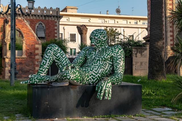 Statua "Labirintite" di Rabarama - Image 1