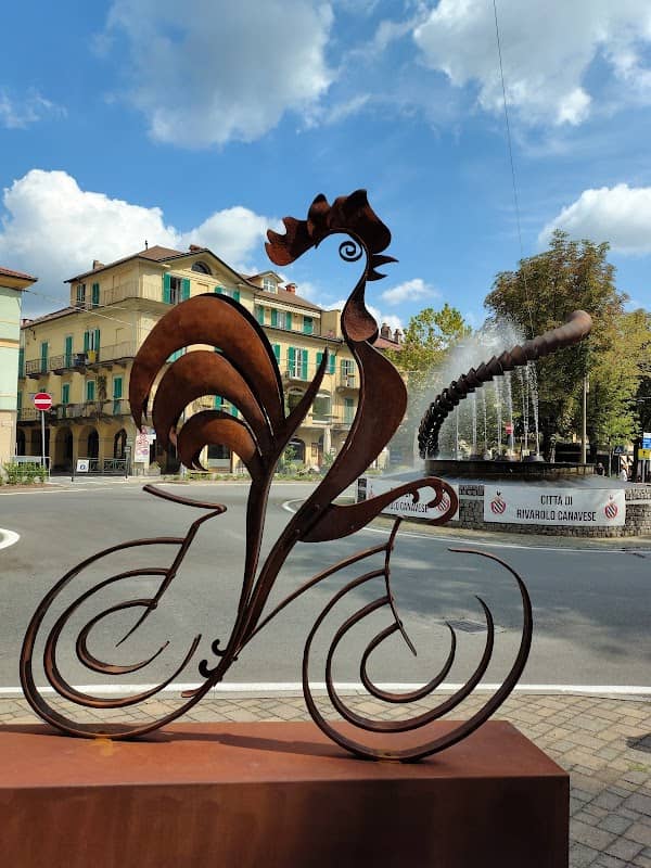 Scultura "Gallo in bici" - Image 1