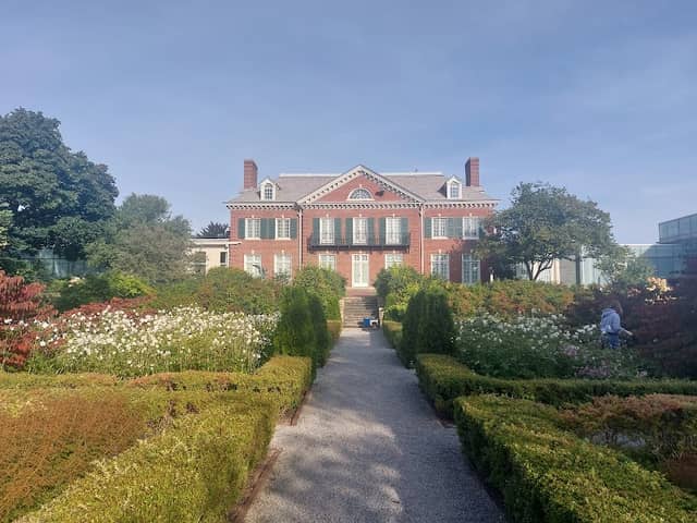 Saginaw Art Museum & Gardens - Image 1