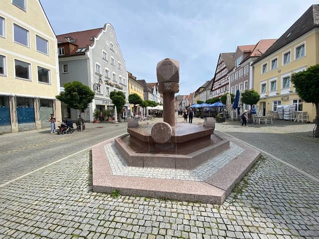 Marktplatz Brunnen - Image 1