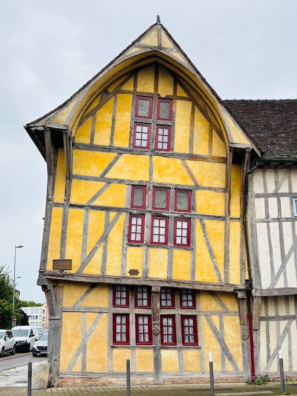 Maison penchée - Image 1