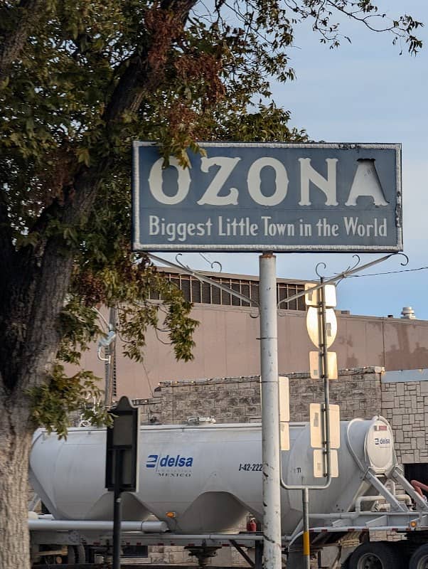 Ozona Biggest Little Town in the World sign - Image 1