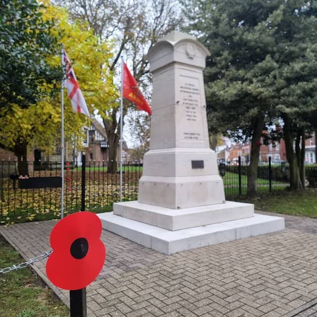 Gainsborough Cenotaph - Image 1