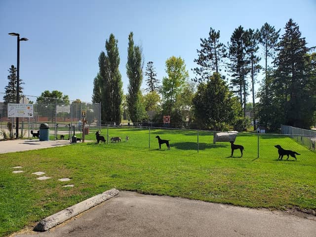 Motley Pet Stop & Rec Area - Image 1