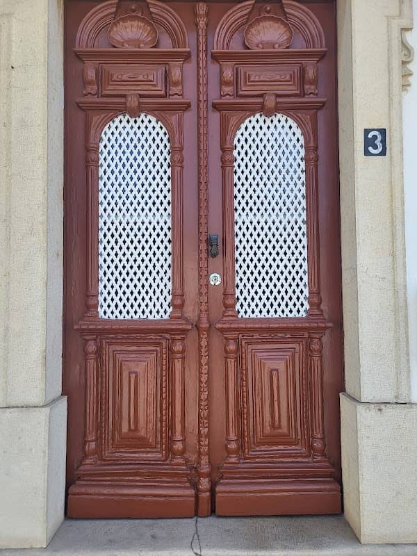 Door with tiny hand handle - Image 2
