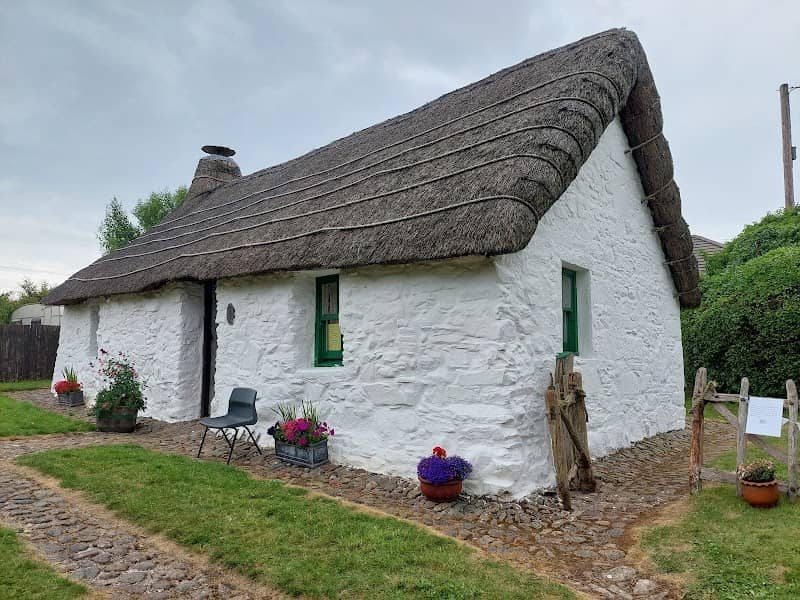 Cruck Cottage - Image 1