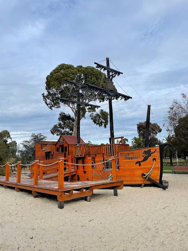 Riverside Park - Image 1