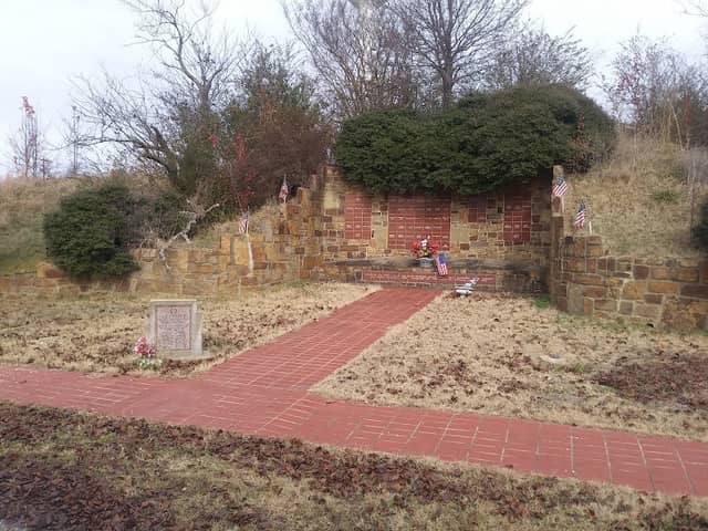 Kiamichi Valley War Memorial - Image 2