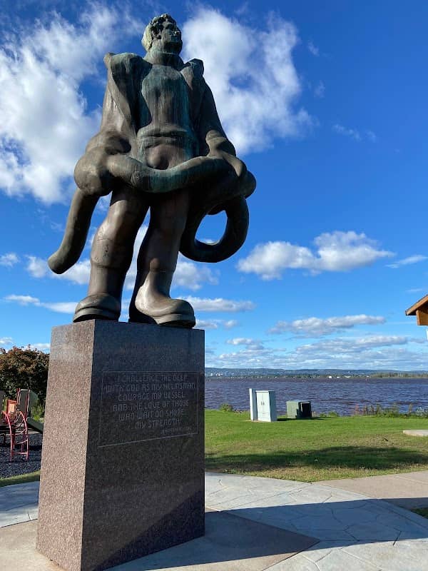 Mariner Monument - Image 1