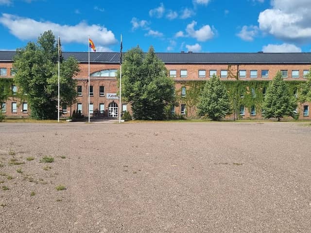 Paraatikenttä - Image 1